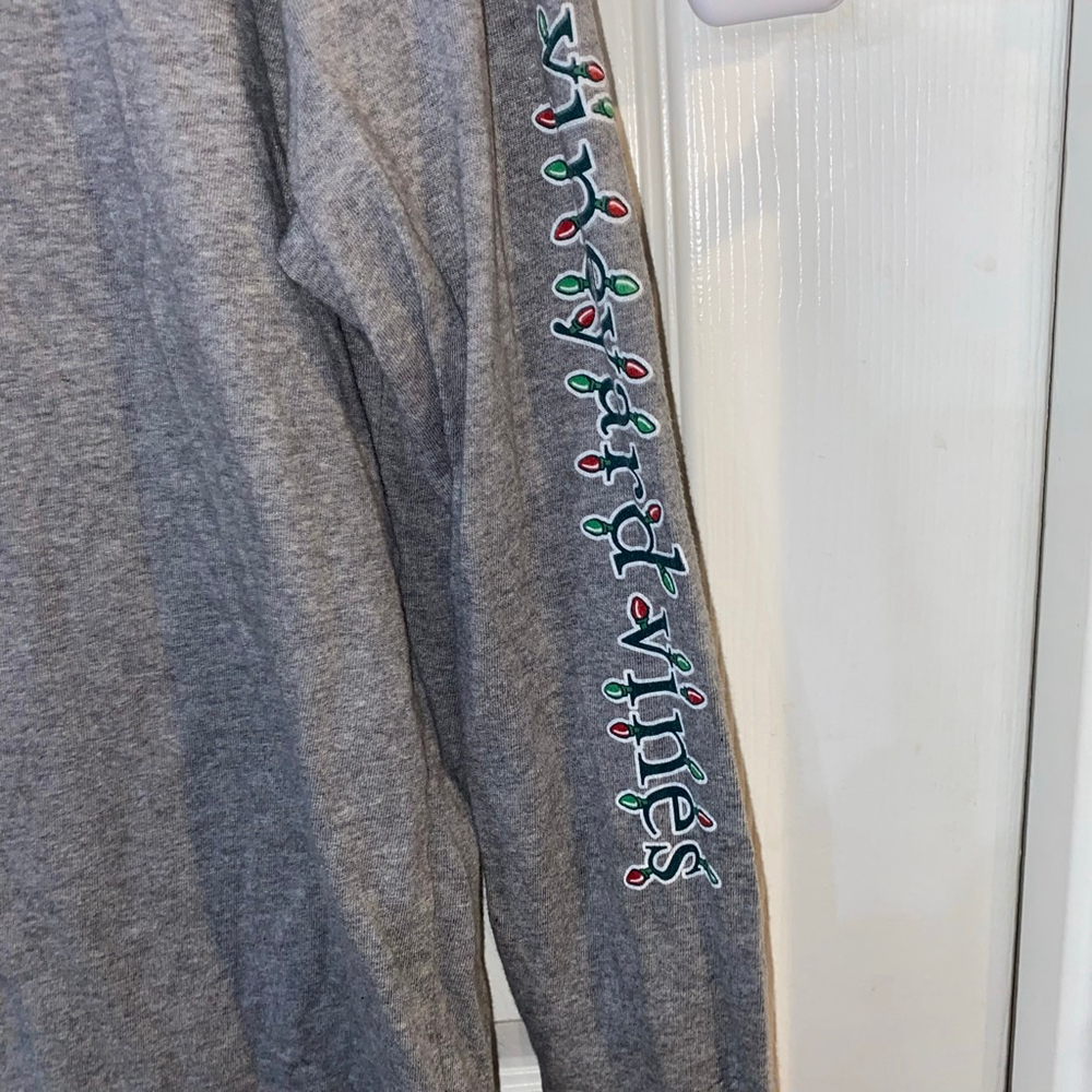 Boys Vineyard Vines Long Sleeve Tee L Gray Multicolor Christmas Lights - Picture 2 of 5
